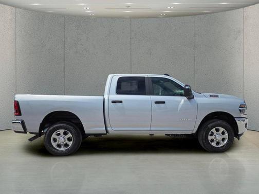 Silver Zynith 2026 RAM 2500 Big Horn Crew Cab 4x4 6'4' Box