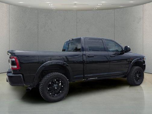 Diamond Black Crystal Pearlcoat 2019 RAM 2500 Laramie Crew Cab 4x4 6'4' Box