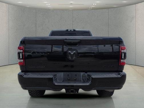 Diamond Black Crystal Pearlcoat 2019 RAM 2500 Laramie Crew Cab 4x4 6'4' Box