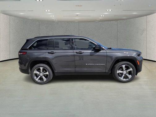 baltic gray metallic clearcoat 2026 Jeep Grand Cherokee Limited