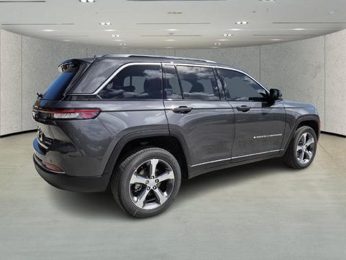 baltic gray metallic clearcoat 2026 Jeep Grand Cherokee Limited