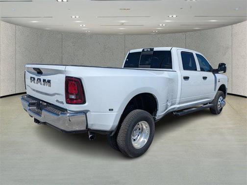 2025 RAM 3500 Tradesman Crew Cab 4x4 8' Box