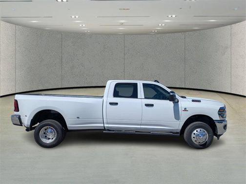 2025 RAM 3500 Tradesman Crew Cab 4x4 8' Box