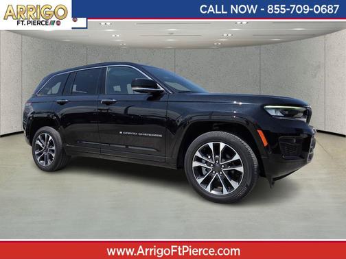 Diamond Black Crystal Pearlcoat 2022 Jeep Grand Cherokee Overland