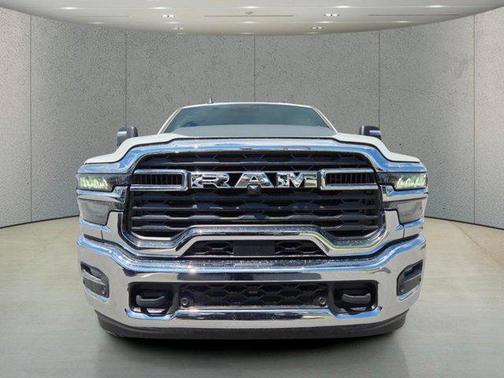 Bright White Clearcoat 2026 RAM 2500 Tradesman Crew Cab 4x4 8' Box