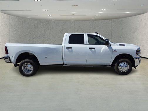 2025 RAM 3500 Tradesman Crew Cab 4x4 8' Box