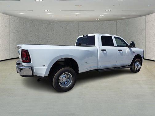 2025 RAM 3500 Tradesman Crew Cab 4x4 8' Box