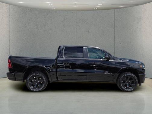 Diamond Black Crystal Pearlcoat 2026 RAM 1500 Big Horn/Lone Star