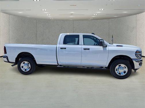 2025 RAM 2500 Tradesman Crew Cab 4x4 8' Box