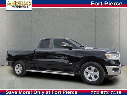 Diamond Black Crystal Pearlcoat 2022 RAM 1500 Big Horn/Lone Star