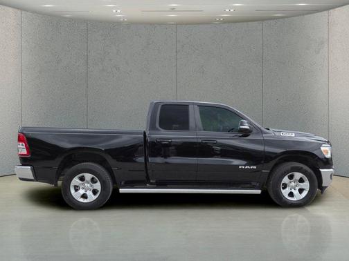 Diamond Black Crystal Pearlcoat 2022 RAM 1500 Big Horn/Lone Star