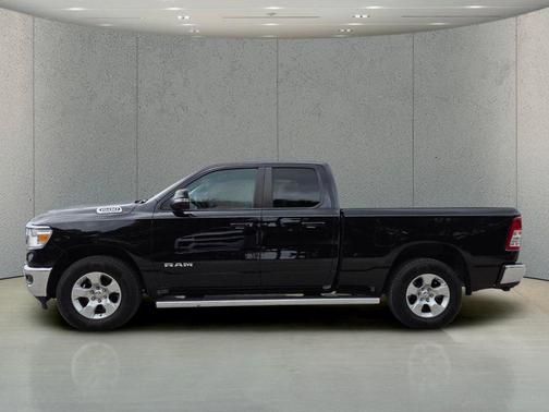 Diamond Black Crystal Pearlcoat 2022 RAM 1500 Big Horn/Lone Star