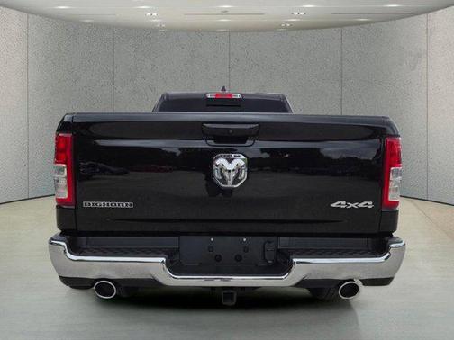 Diamond Black Crystal Pearlcoat 2022 RAM 1500 Big Horn/Lone Star