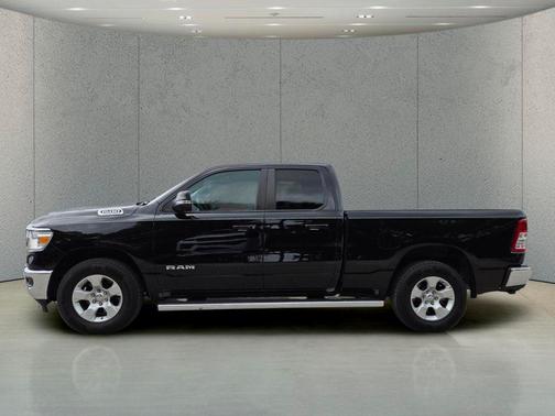 Diamond Black Crystal Pearlcoat 2022 RAM 1500 Big Horn/Lone Star