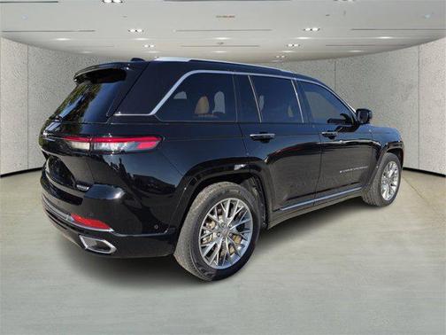 2023 Jeep Grand Cherokee Summit