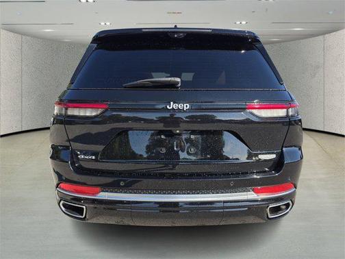 2023 Jeep Grand Cherokee Summit
