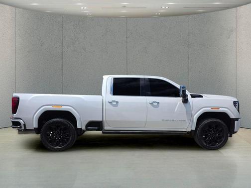 White Frost Tricoat 2024 GMC Sierra 2500 Denali Ultimate
