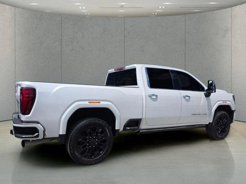 White Frost Tricoat 2024 GMC Sierra 2500 Denali Ultimate