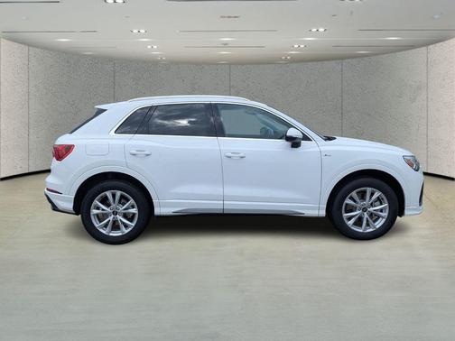 2024 Audi Q3 Premium 45 TFSI S line quattro Tiptronic