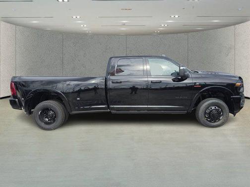2026 RAM 3500 Limited Crew Cab 4x4 8' Box