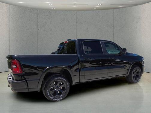 Diamond Black Crystal Pearlcoat 2026 RAM 1500 Big Horn/Lone Star
