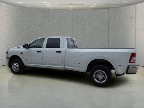 Bright White Clearcoat 2022 RAM 3500 Tradesman Crew Cab 4x4 8' Box