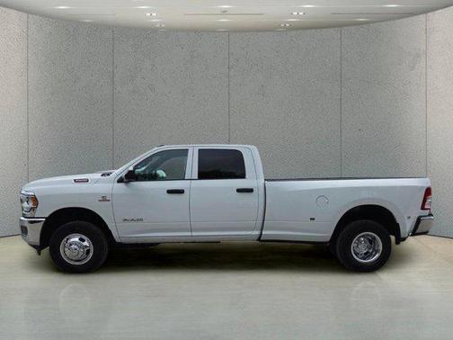 Bright White Clearcoat 2022 RAM 3500 Tradesman Crew Cab 4x4 8' Box