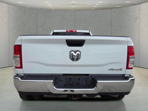 Bright White Clearcoat 2022 RAM 3500 Tradesman Crew Cab 4x4 8' Box