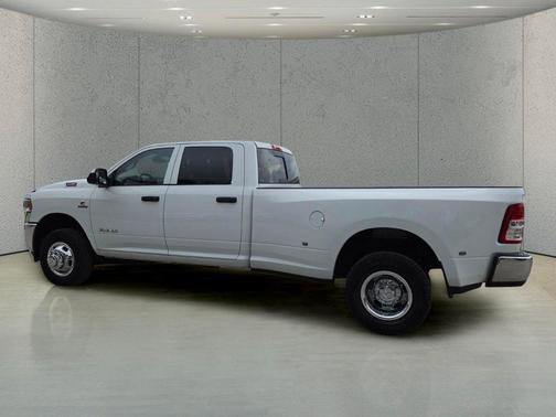 Bright White Clearcoat 2022 RAM 3500 Tradesman Crew Cab 4x4 8' Box