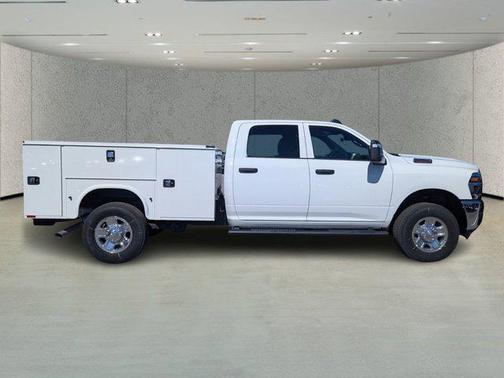 2025 RAM 2500 Tradesman Crew Cab 4x4 8' Box