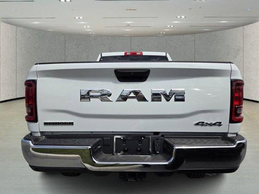 Bright White Clearcoat 2026 RAM 2500 Big Horn Crew Cab 4x4 6'4' Box