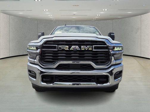 Bright White Clearcoat 2026 RAM 2500 Big Horn Crew Cab 4x4 6'4' Box