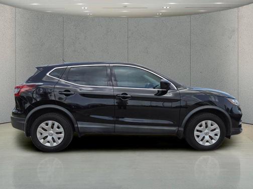 Magnetic Black Pearl 2020 Nissan Rogue Sport S
