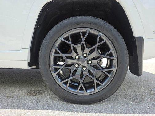 Bright White Clearcoat 2026 Jeep Grand Cherokee Summit
