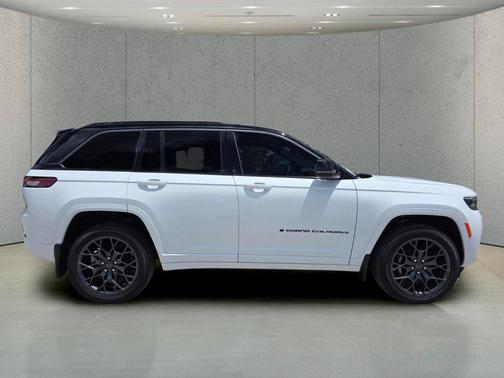 Bright White Clearcoat 2026 Jeep Grand Cherokee Summit