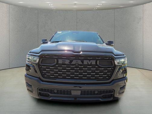 Diamond Black Crystal Pearlcoat 2026 RAM 1500 Big Horn/Lone Star