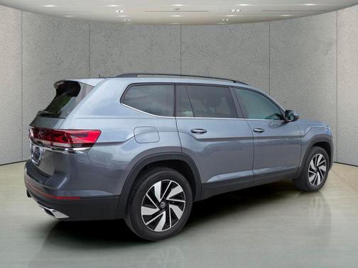 Platinum Gray Metallic 2024 Volkswagen Atlas 2.0T SE w/Technology