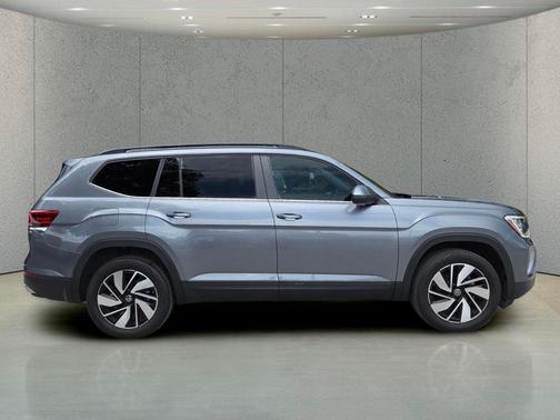 Platinum Gray Metallic 2024 Volkswagen Atlas 2.0T SE w/Technology
