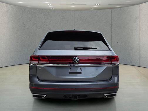 Platinum Gray Metallic 2024 Volkswagen Atlas 2.0T SE w/Technology