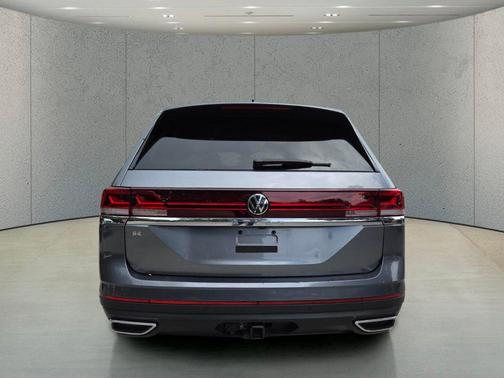 Platinum Gray Metallic 2024 Volkswagen Atlas 2.0T SE w/Technology