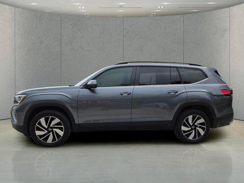Platinum Gray Metallic 2024 Volkswagen Atlas 2.0T SE w/Technology