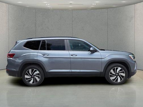 Platinum Gray Metallic 2024 Volkswagen Atlas 2.0T SE w/Technology