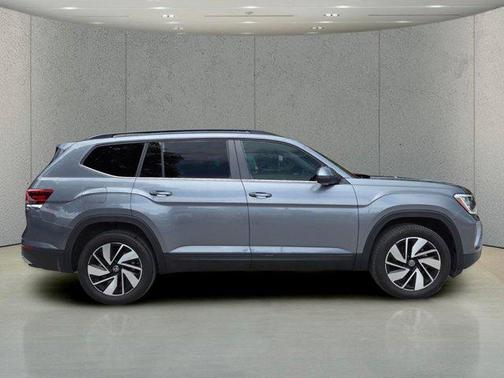Platinum Gray Metallic 2024 Volkswagen Atlas 2.0T SE w/Technology