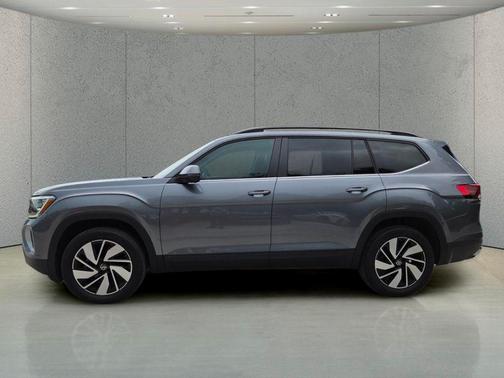 Platinum Gray Metallic 2024 Volkswagen Atlas 2.0T SE w/Technology