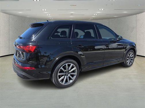 2022 Audi Q7 45 Premium Plus