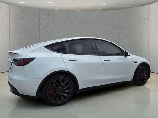 Pearl White Multi-Coat 2023 Tesla Model Y Performance Dual Motor All-Wheel Drive