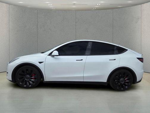 Pearl White Multi-Coat 2023 Tesla Model Y Performance Dual Motor All-Wheel Drive