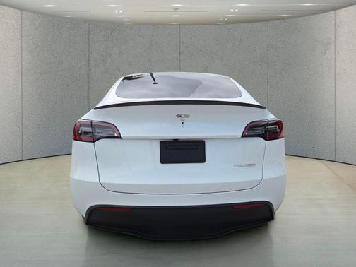 Pearl White Multi-Coat 2023 Tesla Model Y Performance Dual Motor All-Wheel Drive