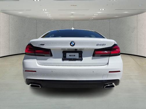 Alpine White 2023 BMW 540 i xDrive