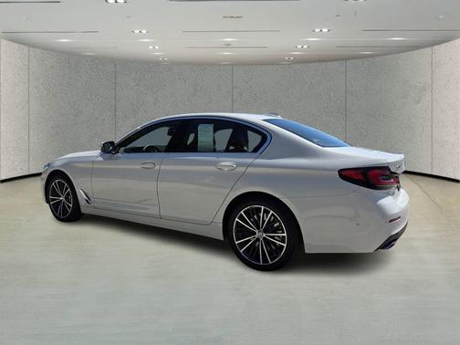 Alpine White 2023 BMW 540 i xDrive